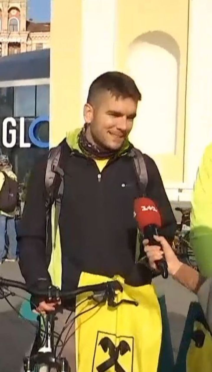 Попри холодну погоду, кияни взяли участь у акції на велосипедах