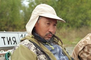 В России полицейские задержали якутского шамана, который шел пешком в Москву для "обряда изгнания Путина"