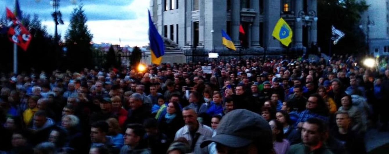 "Нормандська зрада". Під Офісом президента вимагали не погоджуватися на "формулу Штайнмайєра"