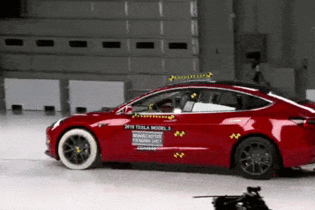 В Америке провели нещадные краш-тесты Tesla Model 3. Видео