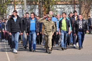 Міноборони офіційно пояснило ситуацію зі скасуванням призову на строкову службу