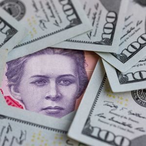 Правительство объявило новые микрофинансовые прогнозы: как будет расти экономика и каким будет курс доллара