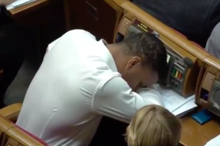 "Слуга народу" Беленюк втомився і заснув просто під час засідання Ради