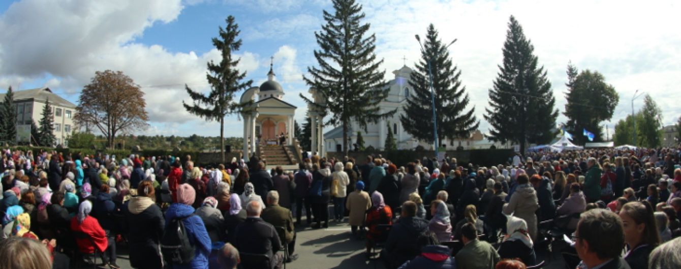 На Виннитчине более 3 тыс. католиков прошли крестным ходом за традиционные семейные уенности