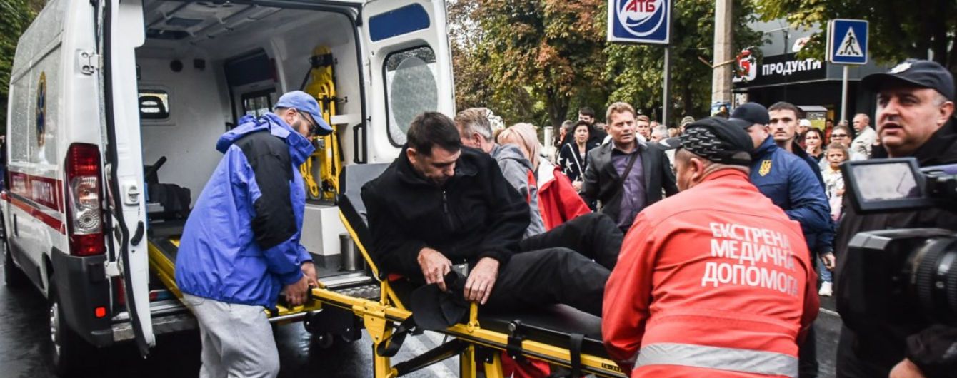 В Одессе автомобиль въехал в толпу протестующих на "зебре", пострадавших госпитализировали