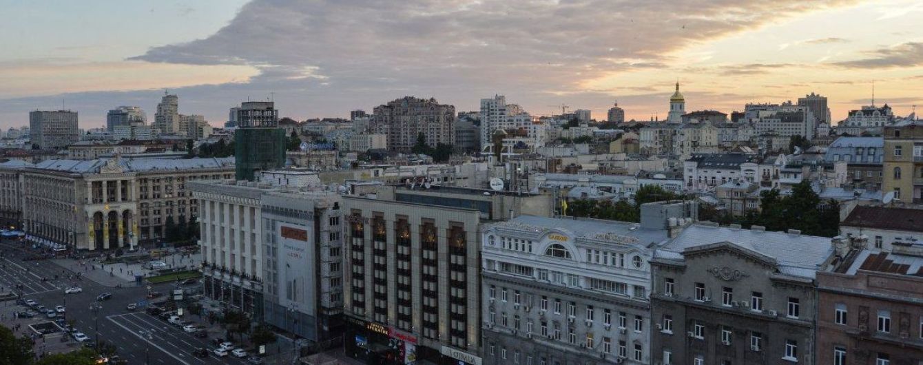 Хрещатик відкрили для транспорту у вихідні дні