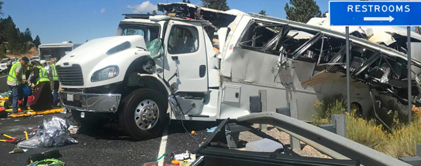 В США перевернулся автобус с китайскими туристами. Есть погибшие
