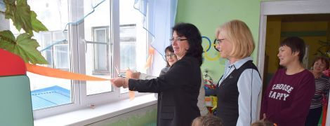 В детсаду в РФ помпезно открыли пластиковое окно