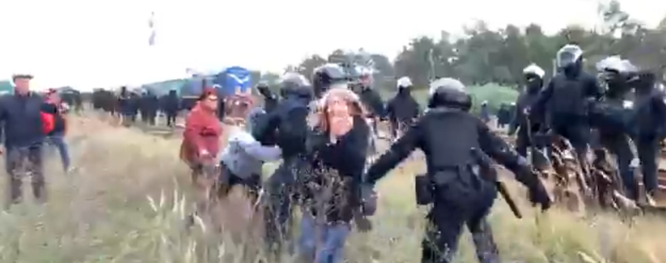 На Львівщині люди заблокували вагони з вугіллям, у поліції попереджають про силовий сценарій
