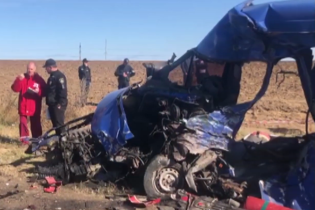 На Одещині переповнена маршрутка врізалась у вантажівку. Загинули щонайменше 9 людей