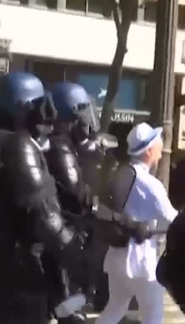 Слезоточивый газ и первые аресты: в Париже снова митингуют "желтые жилеты"