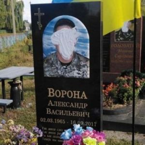 На Чернігівщині вандали познущалися з надгробків воїнів загиблих на Донбасі