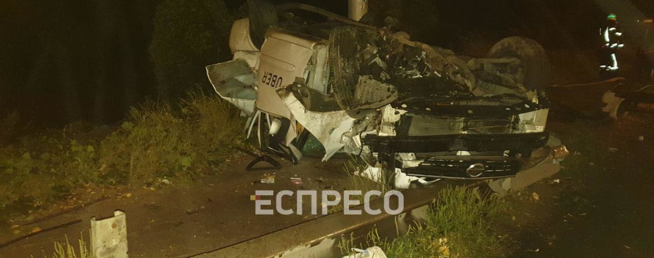 В Киеве ночью перевернулось такси с пассажиром