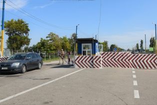 Два КПВВ в оккупированный Крым перекрыли для машин из-за ремонта