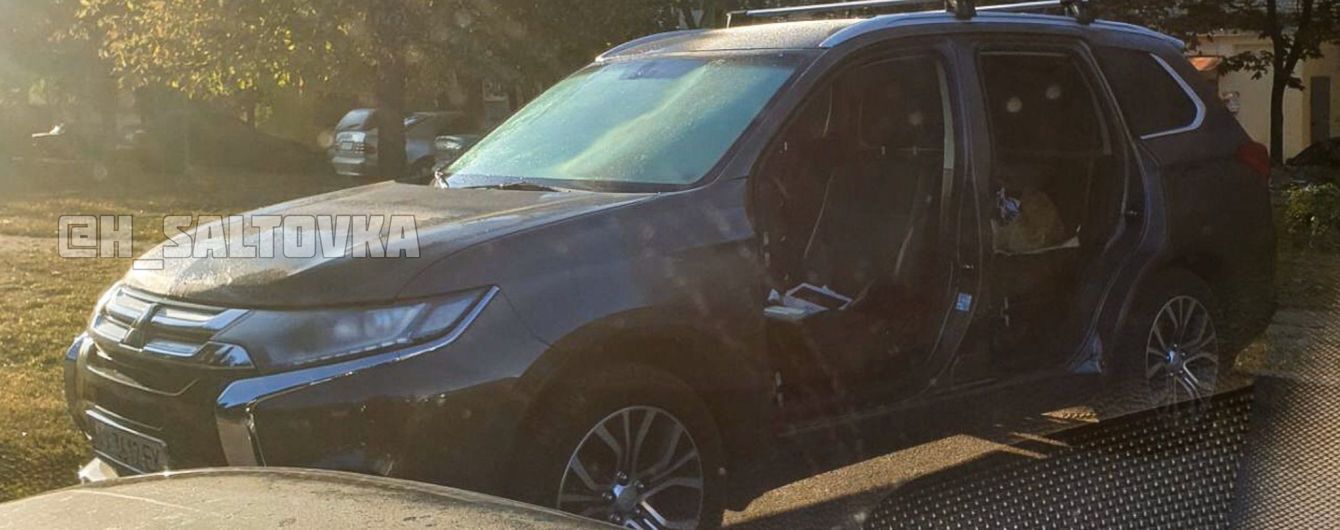 Треш. В Харькове за ночь "обездверили" Mitsubishi Outlander