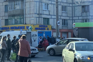 В Мариуполе на переходе легковушка сбила двух детей