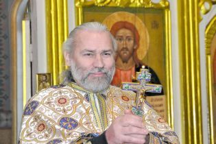 Российского священника подозревают в изнасиловании усыновленных детей