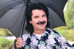 Павел Зибров порадовал фанов песней про свои легендарные усы