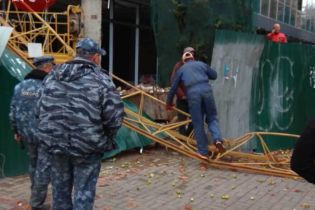На столичном Печерске упал строительный кран