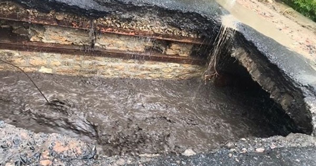 В Одесской области из-за ливня обвалился мост