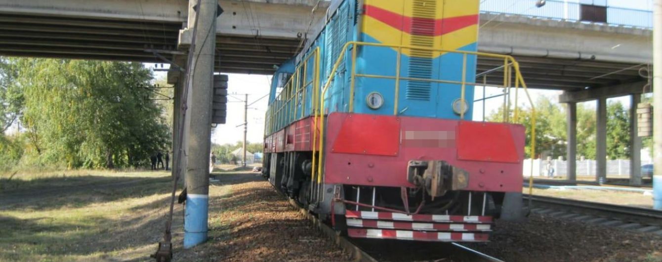 В Ізюмі чоловік після невдалої спроби повіситися кинувся під потяг