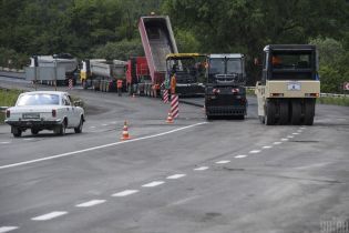 Чиновников Киевщины подозревают в миллионных хищениях на ремонте дорог