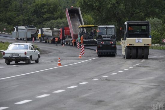 Уряд вкладе у ремонт доріг 100 мільйонів гривень