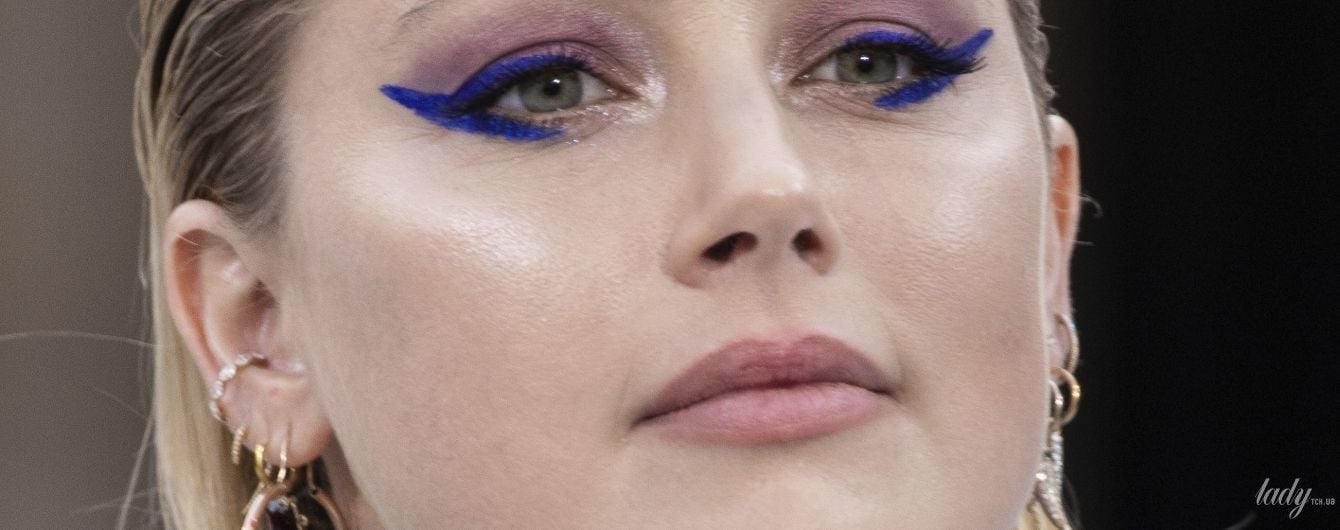 Что-то поправилась: Эмбер Херд вышла на подиум в Париже