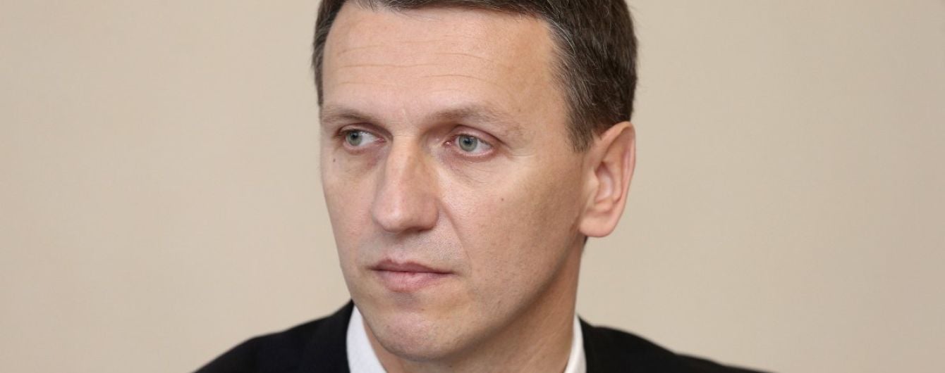 Директор ДБР показав, де саме знайшов "прослушку" у своєму кабінеті