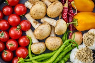 Овочі та фрукти починають зникати на українських ринках. Що купувати та як заготовити на зиму