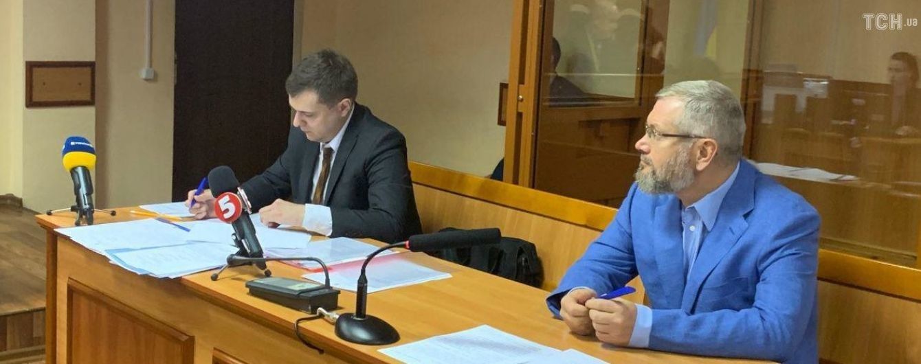 Суд не изменил меру пресечения экс-нардепам Вилкулу и Колесникову