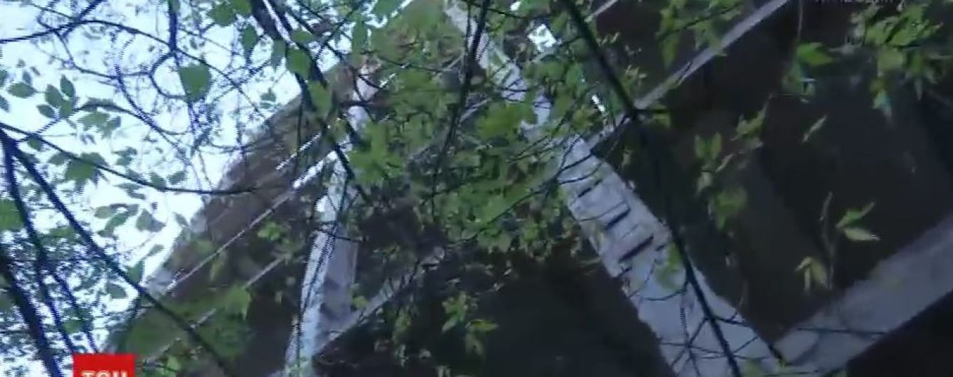 14-річна дівчинка впала з недобудови у Маріуполі