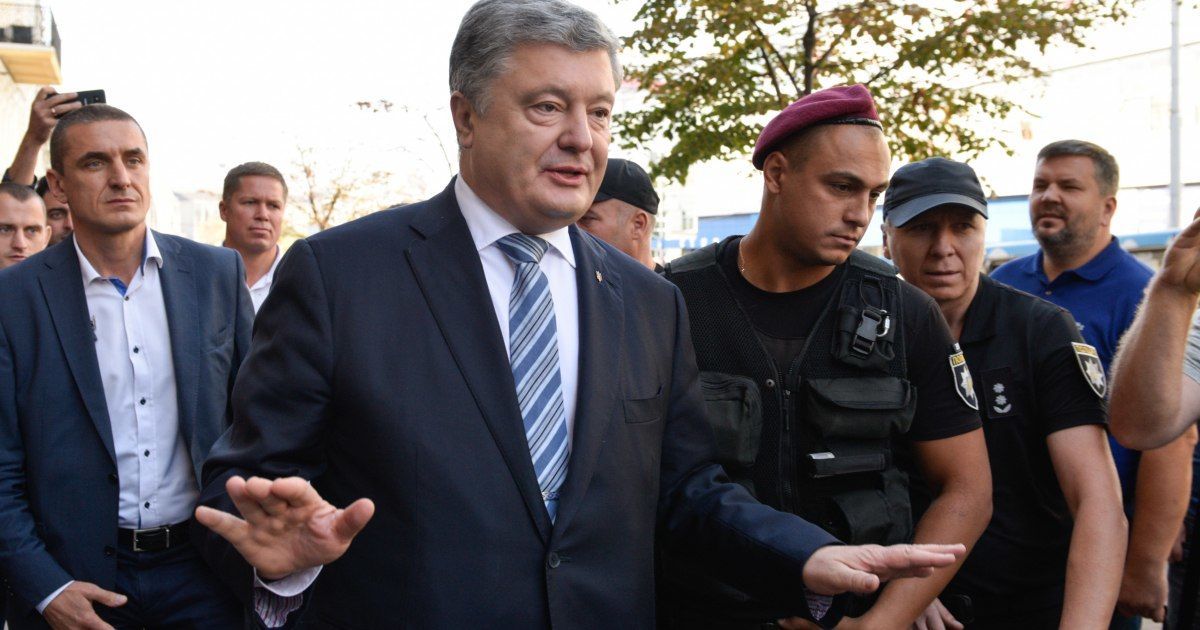 Порошенко рассказал в суде, как лично видел российские войска во время аннексии Крыма