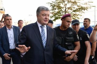 "У нас є речник з цього приводу". Порошенко іронічно прокоментував повідомлення про "грудневий путч"