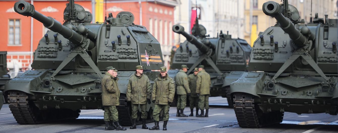 Росія обладнає один військовий комплекс у Криму та ще п'ять біля кордону з Україною