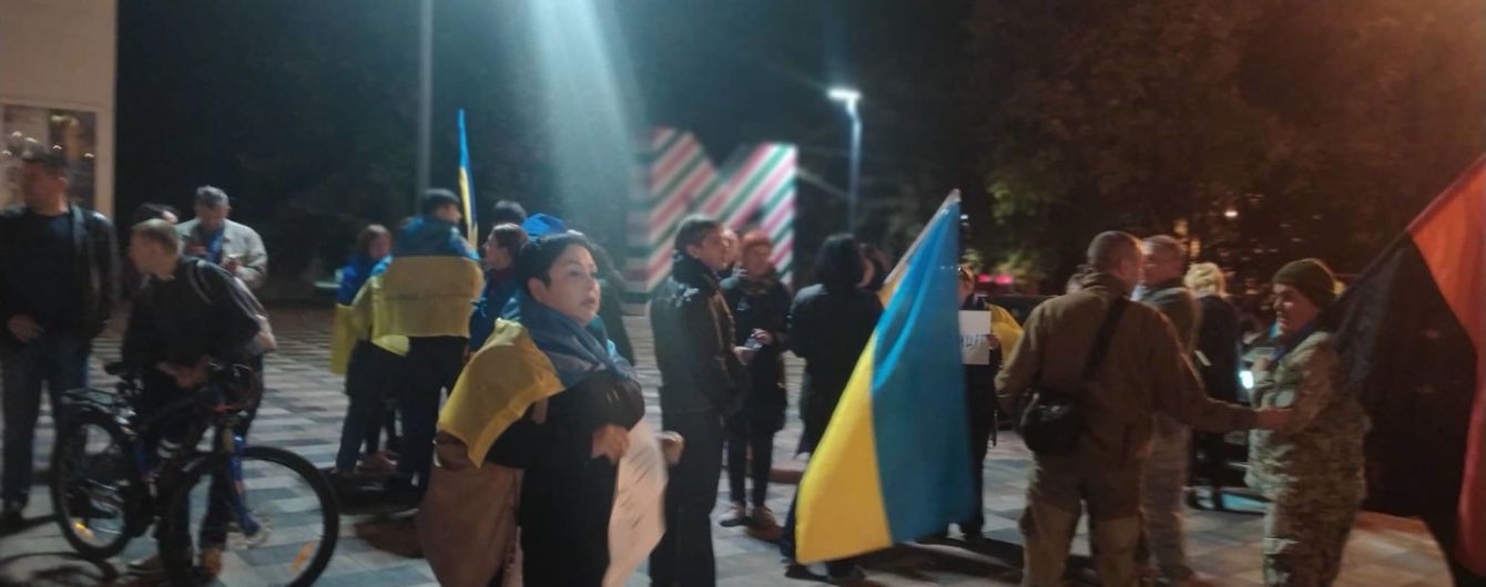 Протести проти "формули Штайнмаєра", збільшення кількості жертв вейпінгу у США. П'ять новин, які ви могли проспати