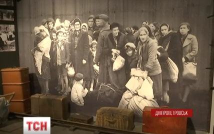 Украинцам показали уникальное покрывало, которое спасало евреев в гетто во время Холокоста