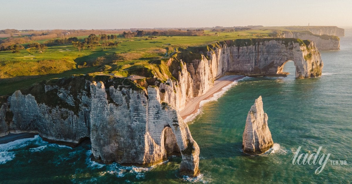 Скелі Етрета