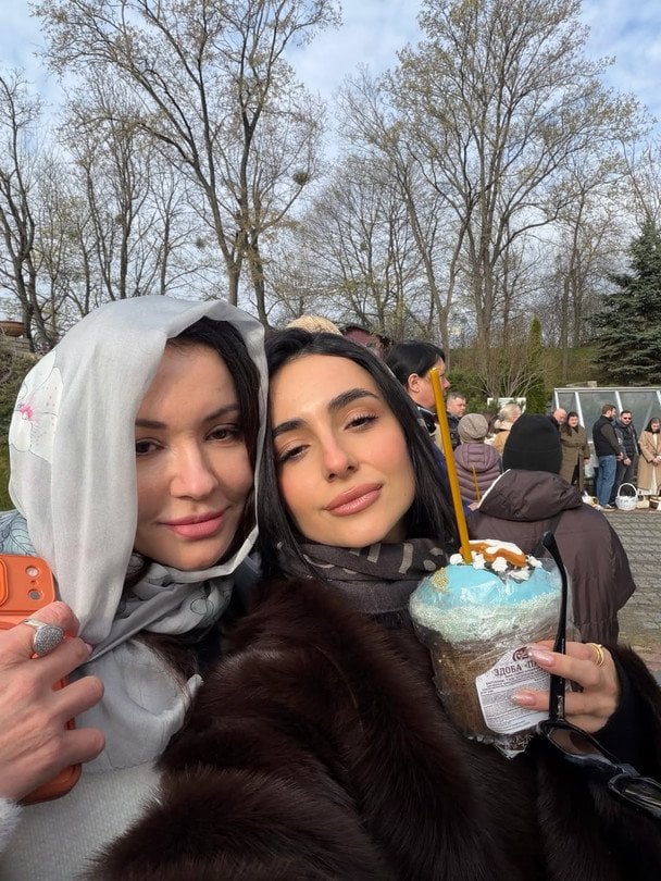 Анна Трінчер із мамою / © instagram.com/annatrincher_official