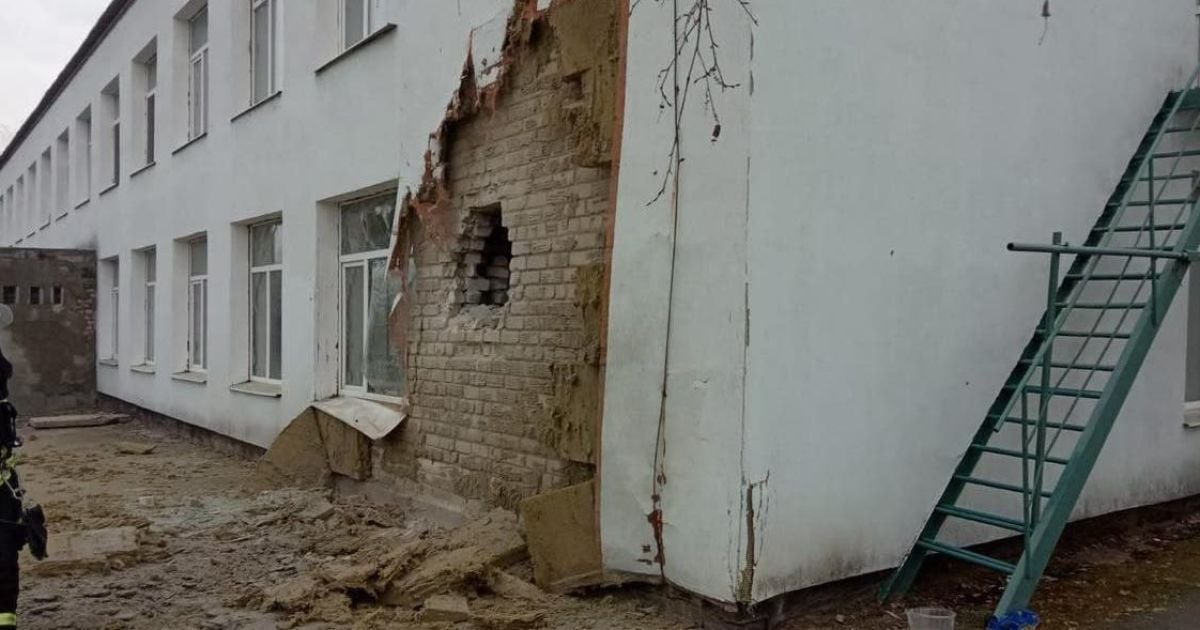 Я не я і хата не моя: кремлівські ЗМІ розповсюджують фейки про обстріл дитсадка в Станиці Луганській (фото)