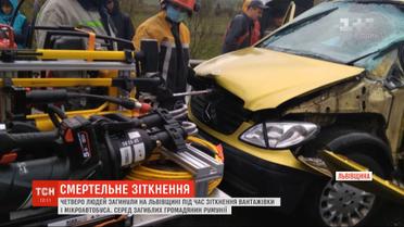 ДТП с участием фуры и микроавтобуса во Львовской области: появились новые детали