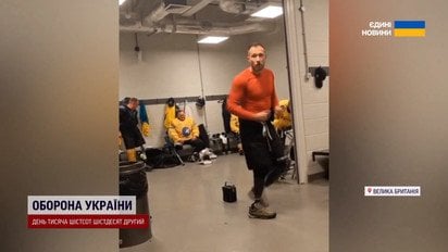 Танці в роздягальні облетіли весь інтернет! Капітан збірної з парахокею став зіркою соцмереж