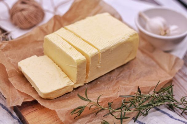 Взбейте этот продукт — у вас получится сливочное масло, в разы вкуснее и дешевле магазинного