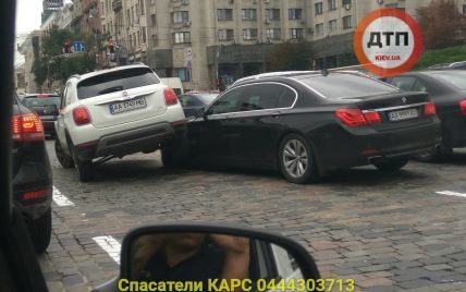 В Киеве компактный кроссовер наехал на BMW