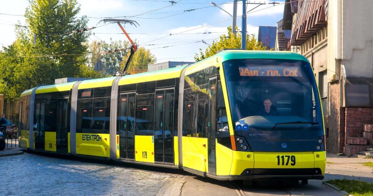 Квиток у водія буде дорожчим, аніж на зупинці. У Львові зросла вартість проїзду в трамваях та тролейбусах