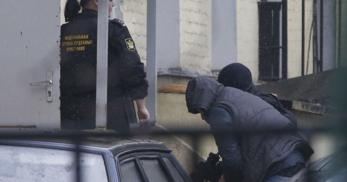 В суд привезли підозрюваних