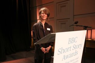 Джо Ллойд виграла британську премію BBC National Short Story Award