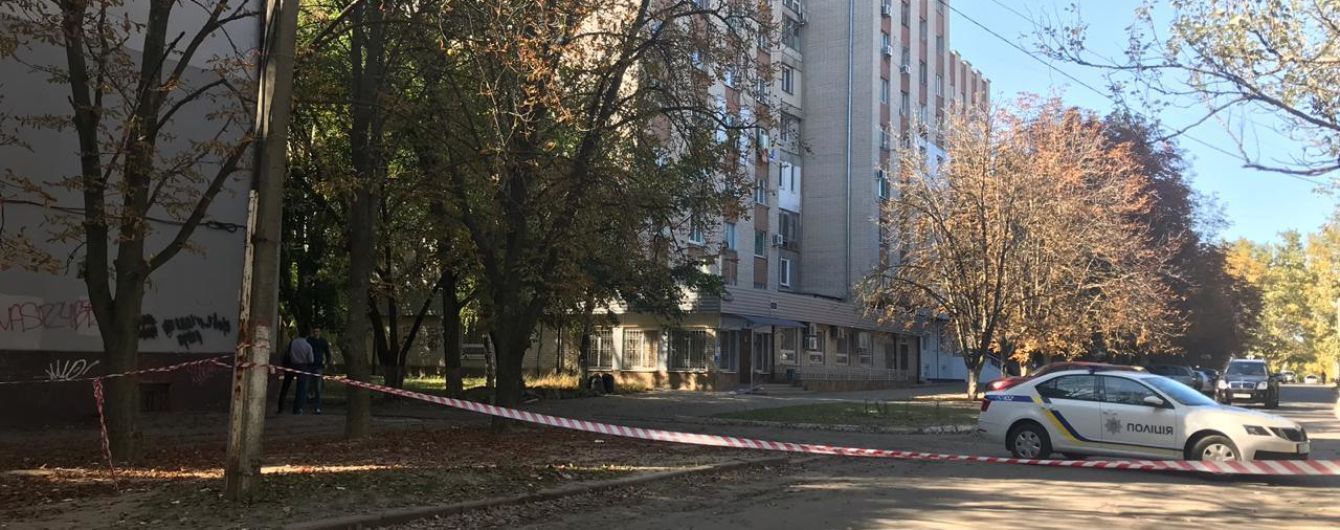 В центре Херсона неизвестные из авто расстреляли двух мужчин, объявлена спецоперация "Сирена"