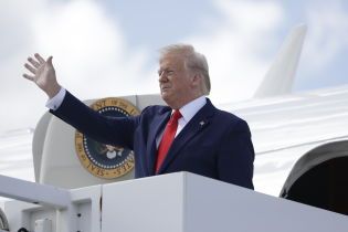 Трамп вирішив не підвищувати мита на китайські товари