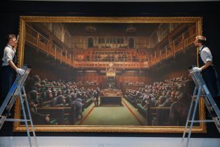 Картину Бэнкси с депутатами-обезьянами продали на аукционе Sotheby’s за $12 млн